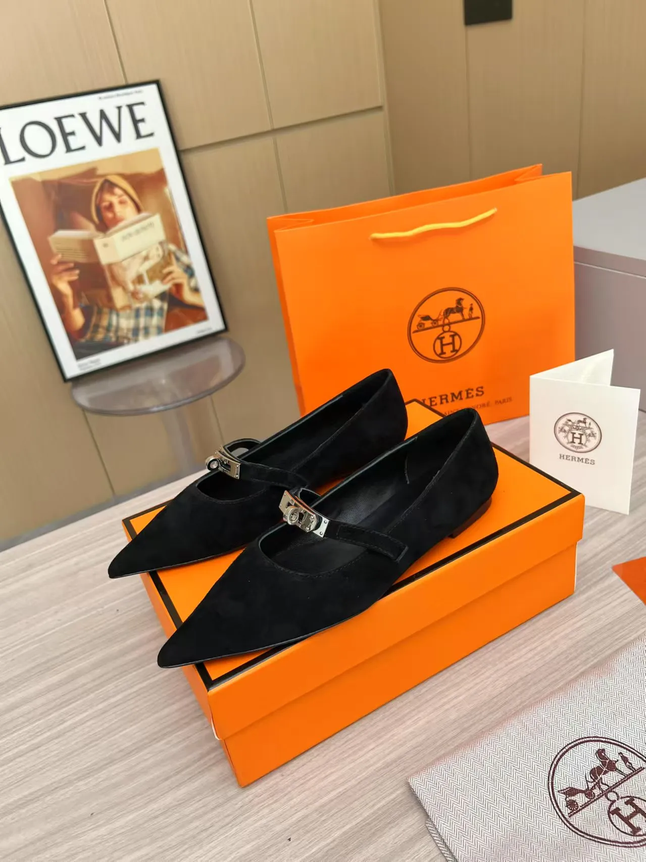 👟👟Ex-factory price 520👟👟, 2025 top product Hermes new genuine handmade shoes, purely handmade, a must-collect item! The perfect holiday accessory! Our pursuit of quality products is always the best! Don't give in! Comfort and originality, not following trends, and not deliberately expressing oneself are the consistent pursuits of Hermes and its fans! [Material] Upper: top layer leather, lining: genuine leather. Size 35-42